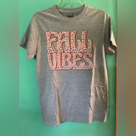 Gildan Tops - Fall Vibes T-Shirt Size Small